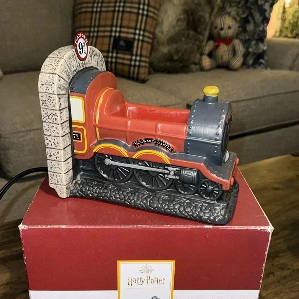 NWT SCENTSY Harry Potter Platform 9 3/4 Full Size Wax Melt Warmer Plug In